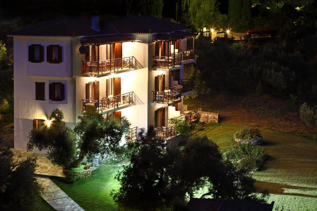 Mando Beachfront Stafylos Exterior foto